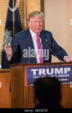 15. Februar 2016: Hanahan, SOUTH CAROLINA, Vereinigte Staaten von Amerika, republikanischer Präsidentschaftskandidat Donald Trump während einer Pressekonferenz am 15. Februar 2016 in Hanahan, South Carolina. (Bild: © Richard Ellis Via ZUMA Wire) Stockfoto
