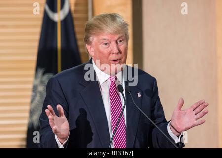 15. Februar 2016: Hanahan, SOUTH CAROLINA, Vereinigte Staaten von Amerika, republikanischer Präsidentschaftskandidat Donald Trump während einer Pressekonferenz am 15. Februar 2016 in Hanahan, South Carolina. (Bild: © Richard Ellis Via ZUMA Wire) Stockfoto