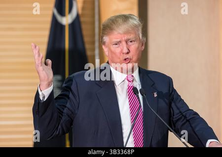 15. Februar 2016: Hanahan, SOUTH CAROLINA, Vereinigte Staaten von Amerika, republikanischer Präsidentschaftskandidat Donald Trump während einer Pressekonferenz am 15. Februar 2016 in Hanahan, South Carolina. (Bild: © Richard Ellis Via ZUMA Wire) Stockfoto