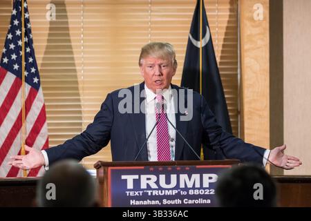 15. Februar 2016: Hanahan, SOUTH CAROLINA, Vereinigte Staaten von Amerika, republikanischer Präsidentschaftskandidat Donald Trump während einer Pressekonferenz am 15. Februar 2016 in Hanahan, South Carolina. (Bild: © Richard Ellis Via ZUMA Wire) Stockfoto