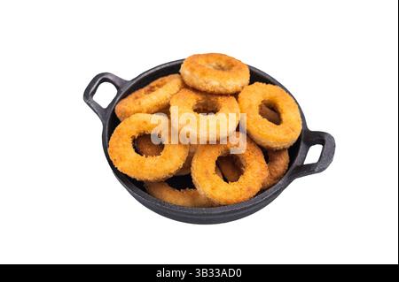 Knusprige gebratene Tintenfischringe, Calamari-Fastfood-Snack isoliert auf weißem Hintergrund. Draufsicht. Stockfoto