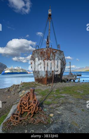 Das Wrack des Petrel, ein Walfangschiff, das 1928 in Norwegen gebaut wurde, lag in Grytviken, Südgeorgien. Stockfoto