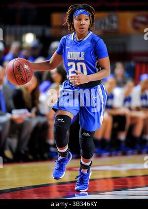 25. Februar 2016 der Wächter Ty Petty (20) der Lady Raiders aus Middle Tennessee schiebt den Ball in einem NCAA-Basketballspiel zwischen den MTSU Lady Blue Raiders gegen die Western Kentucky Lady Toppers in der E. A. Diddle Arena in Bowling Green Kentucky (Fotos von Steve Roberts/Cal Sport Media(Credit Image: © Steve Roberts/Cal Sport Media/CSM via ZUMA Wire) Stockfoto