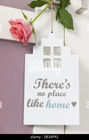 Türbügel ohne Platz wie Zuhause mit Rose Stockfoto