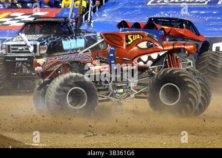 Januar 2010 - Detroit, Michigan, USA S - 16. Januar 2010: Brutus spinnt einige Donuts. Monster Jam wurde im Ford Field in Detroit, Michigan, festgehalten. (Bild: © Alan Ashley Via ZUMA Wire) Stockfoto