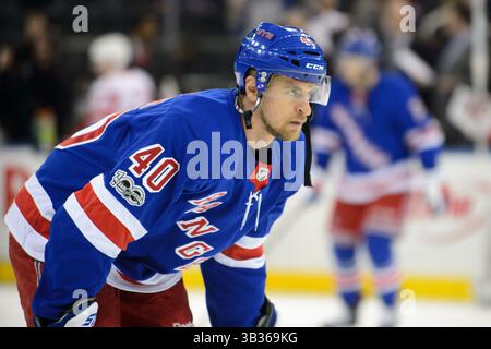 24. November 2017: Michael Grabner (40) der New York Rangers sieht vor dem Spiel zwischen den New York Rangers und den Detroit Red Wings im Madison Square Garden in Manhattan, New York. Obligatorischer Kredit: Kostas Lymperopoulos/CSM (Kredit-Bild: &Copy; Kostas Lymperopoulos/CSM via ZUMA Wire) Stockfoto
