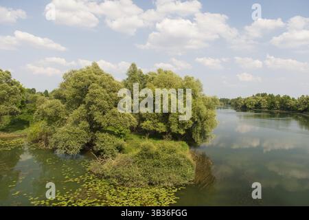 Fluss Doubs im westlichen Frankreich Stockfoto