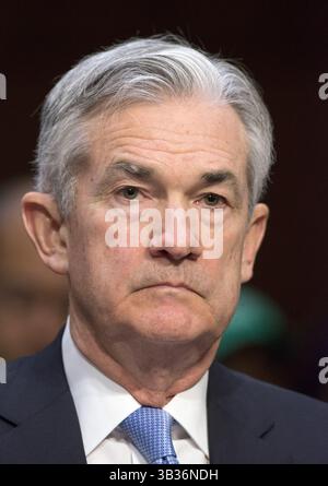 28. November 2017 - Washington, District of Columbia, Vereinigte Staaten von Amerika - Jerome H. Powell gibt am Dienstag, 28. November 2017 vor dem Senatsausschuss für Banken, Wohnungsbau und Stadtentwicklung Zeugnis über seine Ernennung zum Vorsitzenden des Board of Governors des Federal Reserve Systems auf dem Capitol Hill in Washington, DC. Credit: Ron Sachs / CNP (Credit Image: © Ron Sachs/CNP via ZUMA Wire) Stockfoto