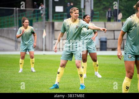 Burnaby, Kanada. April 2025. Burnaby, British Columbia, Kanada, 27. April 2025: Quinn (5 Vancouver Rise FC) reagiert während des Spiels zwischen Vancouver Rise FC und Montreal Roses FC im Swangard Stadium in Burnaby, British Columbia, Kanada (NUR REDAKTIONELLE VERWENDUNG). (Amy Elle/SPP) Credit: SPP Sport Press Photo. /Alamy Live News Stockfoto