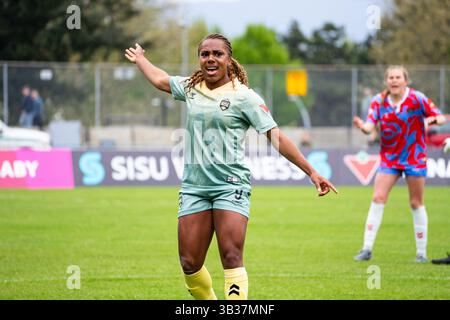 Burnaby, Kanada. April 2025. Burnaby, British Columbia, Kanada, 27. April 2025: Mariah Lee (9 Vancouver Rise FC) reagiert während des Northern Super League Fußballspiels zwischen Vancouver Rise FC und Montreal Roses FC im Swangard Stadium in Burnaby, British Columbia, Kanada (NUR REDAKTIONELLE VERWENDUNG). (Amy Elle/SPP) Credit: SPP Sport Press Photo. /Alamy Live News Stockfoto