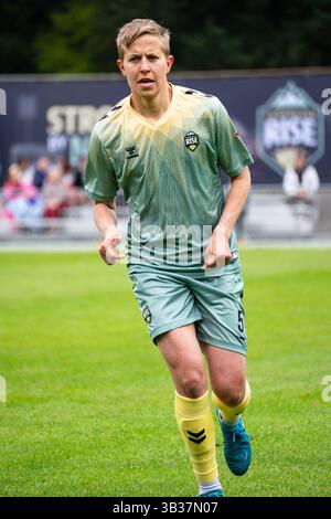 Burnaby, Kanada. April 2025. Burnaby, British Columbia, Kanada, 27. April 2025: Quinn (5 Vancouver Rise FC) in Aktion während des Northern Super League Fußballspiels zwischen Vancouver Rise FC und Montreal Roses FC im Swangard Stadium in Burnaby, British Columbia, Kanada (NUR REDAKTIONELLE VERWENDUNG). (Amy Elle/SPP) Credit: SPP Sport Press Photo. /Alamy Live News Stockfoto