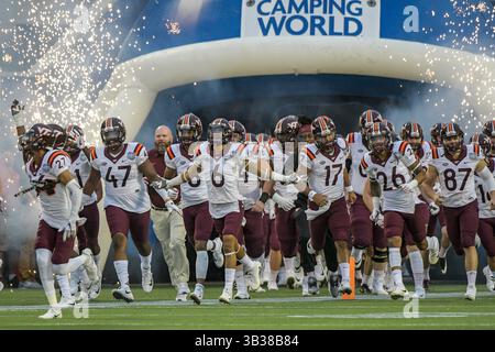 Dezember 2017 – Orlando, FL, USA S: Virginia Tech Hokies werden vor dem Start des Camping World Bowl im Camping World Stadium in Orlando, FL, vorgestellt. Romeo T Guzman/CSM(Kreditbild: &Amp;copy; Romeo Guzman/CSM via ZUMA Wire) Stockfoto