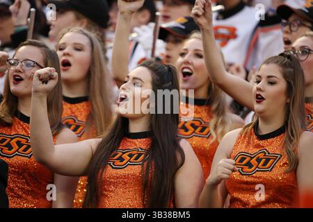 28. Dezember 2017: Orlando, FL, USA - die Oklahoma State Band tritt am Donnerstag, 28. Dezember 2017, im Camping World Stadium in Orlando, Florida, beim Camping World Bowl gegen Virginia Tech auf. (Bild: © Stephen M. Dowell/TNS via ZUMA Wire) Stockfoto