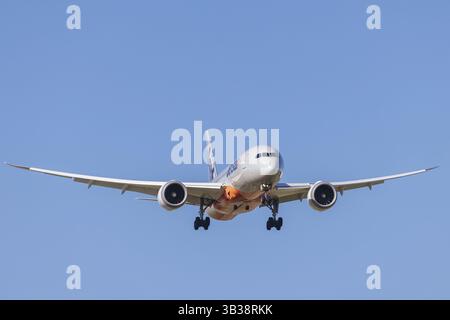 MELBOURNE, AUSTRALIEN - 7. SEPTEMBER 2024: Eine Jetstar Boeing 787-8 fliegt am 7. September 2024 nach Melbourne Stockfoto