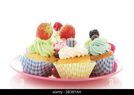 Sortiment Frucht-Cupcakes isoliert auf weißem Hintergrund Stockfoto