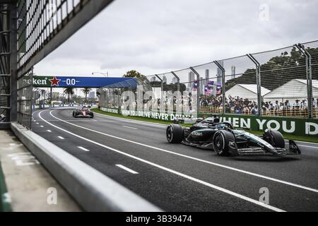 George Russell aus Großbritannien fährt das Mercedes AMG Petronas F1 Team W16 während des Formel 1 Grand Prix von Australien im Albert Park in Melbourne, A Stockfoto