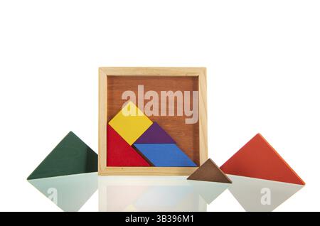 Bunte Holz Puzzle isoliert auf weißem Hintergrund Stockfoto