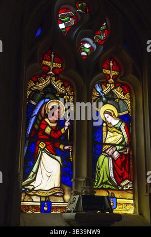 Glasfenster von Wallfahrtskirche Notre Dame in Französisch Rocamadour Stockfoto
