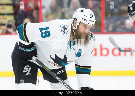 5. Januar 2018: Joe Thornton (19) im kanadischen Tire Centre in Ottawa, Kanada, während des NHL-Spiels zwischen den San Jose Sharks und den Ottawa Senators. Daniel Lea/CSM. (Kreditbild: &Copy; Daniel Lea/CSM via ZUMA Wire) Stockfoto