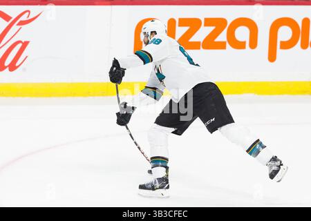 5. Januar 2018: Brent Burns (88), Verteidiger der San Jose Sharks, wirft einen Schuss während des NHL-Spiels zwischen den San Jose Sharks und den Ottawa Senators im Canadian Tire Centre in Ottawa, Kanada. Daniel Lea/CSM.(Kreditbild: &Copy; Daniel Lea/CSM via ZUMA Wire) Stockfoto