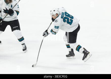 5. Januar 2018: San Jose Sharks Timo Meier (28) schießt während des NHL-Spiels zwischen San Jose Sharks und Ottawa Senators im Canadian Tire Centre in Ottawa, Kanada. Senatoren gewannen in der Überstunden mit 6:5. Daniel Lea/CSM.(Kreditbild: &Copy; Daniel Lea/CSM via ZUMA Wire) Stockfoto