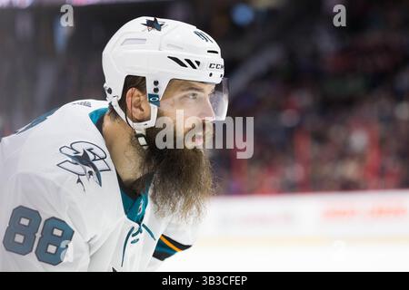 5. Januar 2018: Brent Burns, Verteidiger der San Jose Sharks (88) während des NHL-Spiels zwischen den San Jose Sharks und Ottawa Senators im Canadian Tire Centre in Ottawa, Kanada. Daniel Lea/CSM.(Kreditbild: &Copy; Daniel Lea/CSM via ZUMA Wire) Stockfoto