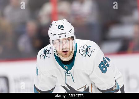 5. Januar 2018: Die San Jose Sharks verließen den Flügel Mikkel Boedker (89) während des NHL-Spiels zwischen den San Jose Sharks und den Ottawa Senators im Canadian Tire Centre in Ottawa. Senatoren gewannen in der Überstunden mit 6:5. Daniel Lea/CSM.(Kreditbild: &Copy; Daniel Lea/CSM via ZUMA Wire) Stockfoto