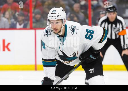 5. Januar 2018: San Jose Sharks Center Melker Karlsson (68) während des NHL-Spiels zwischen San Jose Sharks und Ottawa Senators im Canadian Tire Centre in Ottawa, Kanada. Daniel Lea/CSM.(Kreditbild: &Copy; Daniel Lea/CSM via ZUMA Wire) Stockfoto
