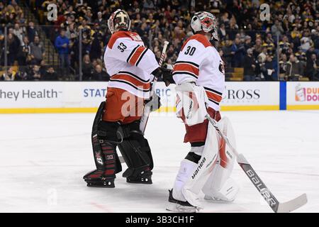 6. Januar 2018: Scott Darling (33) ersetzt Torhüter Cam Ward (30) in der ersten Phase des NHL-Spiels zwischen den Carolina Hurricanes und den Boston Bruins im TD Garden in Boston, Mass. Eric Canha/CSM(Kreditbild: &Copy; Eric Canha/CSM via ZUMA Wire) Stockfoto