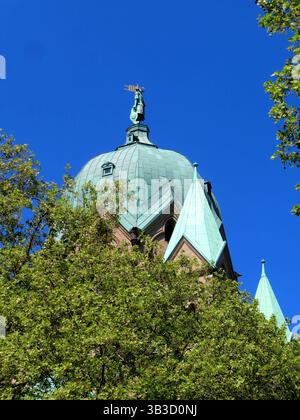 ...Immer ein ergreifender und wohltuender Anblick - die Kuppel ueber dem Chor mit dem Schutzpatron der Stadt St. Quirinus zu sehen... Neuss Kuppel mit Schutzpatron St. Quirinus auf Münster *** immer ein berührender und angenehmer Anblick, um die Kuppel über dem Chor mit dem Schutzpatron der Stadt, St. Quirinus Neuss Dome mit Schutzpatron St. Quirinus auf Münster zu sehen Stockfoto