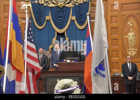 Boston, Ma, USA. April 2025. Armenier-Amerikaner und Freunde feiern den 110. Jahrestag des Völkermordes an den Armeniern durch die Türkei im Massachusetts State House. (Kreditbild: © Kenneth Martin/ZUMA Press Wire) NUR REDAKTIONELLE VERWENDUNG! Nicht für kommerzielle ZWECKE! Stockfoto