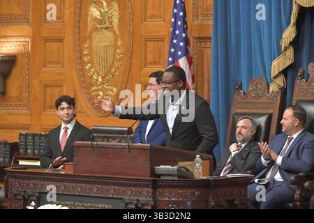 Boston, Ma, USA. April 2025. Armenier-Amerikaner und Freunde feiern den 110. Jahrestag des Völkermordes an den Armeniern durch die Türkei im Massachusetts State House. (Kreditbild: © Kenneth Martin/ZUMA Press Wire) NUR REDAKTIONELLE VERWENDUNG! Nicht für kommerzielle ZWECKE! Stockfoto