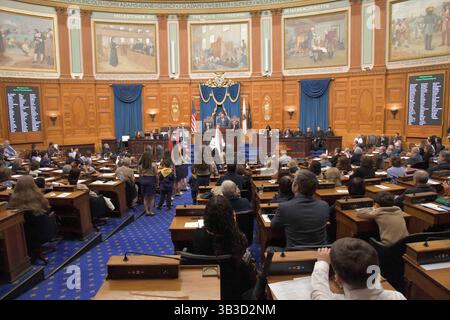 Boston, Ma, USA. April 2025. Armenier-Amerikaner und Freunde feiern den 110. Jahrestag des Völkermordes an den Armeniern durch die Türkei im Massachusetts State House. (Kreditbild: © Kenneth Martin/ZUMA Press Wire) NUR REDAKTIONELLE VERWENDUNG! Nicht für kommerzielle ZWECKE! Stockfoto