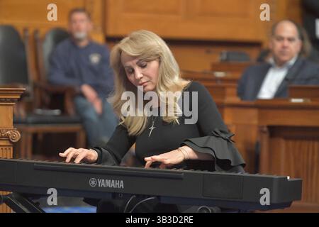 Boston, Ma, USA. April 2025. Armenier-Amerikaner und Freunde feiern den 110. Jahrestag des Völkermordes an den Armeniern durch die Türkei im Massachusetts State House. (Kreditbild: © Kenneth Martin/ZUMA Press Wire) NUR REDAKTIONELLE VERWENDUNG! Nicht für kommerzielle ZWECKE! Stockfoto