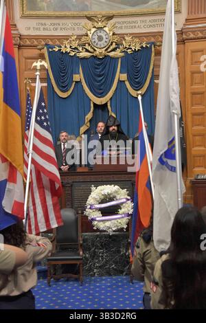 Boston, Ma, USA. April 2025. Armenier-Amerikaner und Freunde feiern den 110. Jahrestag des Völkermordes an den Armeniern durch die Türkei im Massachusetts State House. (Kreditbild: © Kenneth Martin/ZUMA Press Wire) NUR REDAKTIONELLE VERWENDUNG! Nicht für kommerzielle ZWECKE! Stockfoto