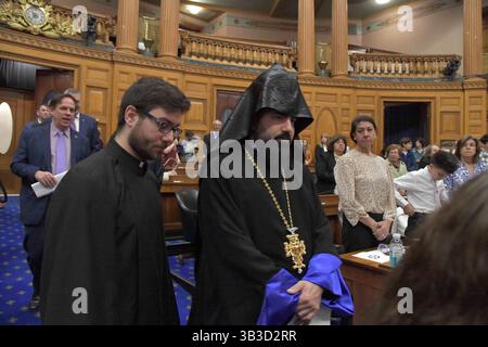 Boston, Ma, USA. April 2025. Armenier-Amerikaner und Freunde feiern den 110. Jahrestag des Völkermordes an den Armeniern durch die Türkei im Massachusetts State House. (Kreditbild: © Kenneth Martin/ZUMA Press Wire) NUR REDAKTIONELLE VERWENDUNG! Nicht für kommerzielle ZWECKE! Stockfoto