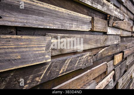 Scheune aus alten Holzbrettern Stockfoto