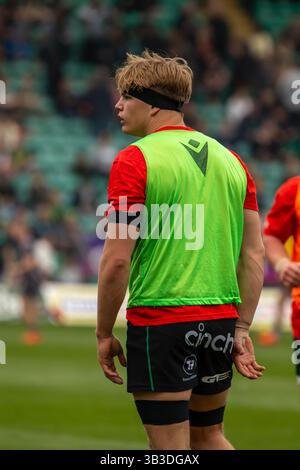 Northampton, Großbritannien, 26. April 2025 Northampton Saints und England in der hinteren Reihe und Lions Hope, Henry Pollock wärmt sich vor dem Spiel gegen Bristol Bears auf Stockfoto