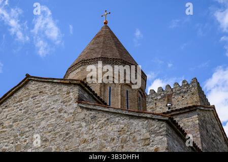 Kirche der Mutter Gottes in der Ananuri Schlossanlage am Fluss Aragvi in der Gemeinde Dusheti in Georgien Stockfoto