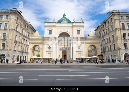 SANKT PETERSBURG, RUSSLAND - 23. MAI 2022: Blick auf die antike römisch-katholische Kirche St. Katharina an einem Maitag Stockfoto