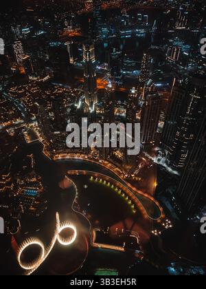 Blick auf Dubai vom Gipfel des Burj Kalifa Stockfoto