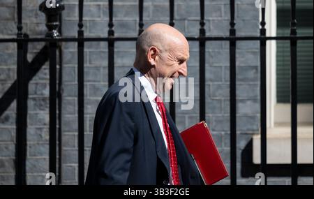 Downing Street, London, Großbritannien. April 2025. Die Minister verlassen die Downing Street 10 nach der wöchentlichen Kabinettssitzung. John Healey, Abgeordneter, Staatssekretär für Verteidigung. Quelle: Malcolm Park/Alamy Live News Stockfoto