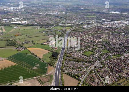 Aus der Vogelperspektive der Autobahn A1(M) (über J66) mit Blick auf SEast entlang der Bowes Incline in Richtung der Kreuzung mit der A194M, Washington, Co Durham, Großbritannien Stockfoto