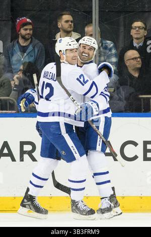 1. Februar 2018: Patrick Marleau (12) feiert zusammen mit dem Toronto Maple Leafs Center Nazem Kadri (43), nachdem er in der zweiten Phase des Spiels zwischen den New York Rangers und den Toronto Maple Leafs im Madison Square Garden in Manhattan, New York, ein Tor geschossen hat. Obligatorischer Kredit: Kostas Lymperopoulos/CSM (Kredit-Bild: &Copy; Kostas Lymperopoulos/CSM via ZUMA Wire) Stockfoto
