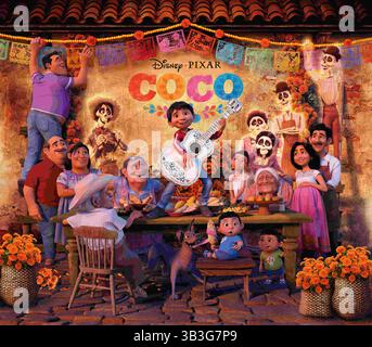ERSCHEINUNGSDATUM: 21. November 2017 TITEL: Coco STUDIO: Disney REGISSEUR: Lee Unkrich PLOT: Der aufstrebende Musiker Miguel, der mit dem Verbot seiner Familie konfrontiert ist, kommt ins Land der Toten, um das Geheimnis zu lösen. Anthony Gonzalez als Miguel (Stimme). (Kreditbild: © Disney/Entertainment Pictures/ZUMAPRESS.com) Stockfoto