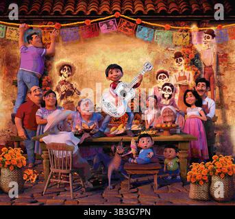 ERSCHEINUNGSDATUM: 21. November 2017 TITEL: Coco STUDIO: Disney REGISSEUR: Lee Unkrich PLOT: Der aufstrebende Musiker Miguel, der mit dem Verbot seiner Familie konfrontiert ist, kommt ins Land der Toten, um das Geheimnis zu lösen. Anthony Gonzalez als Miguel (Stimme). (Kreditbild: © Disney/Entertainment Pictures/ZUMAPRESS.com) Stockfoto