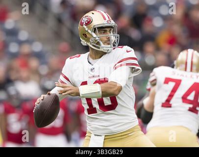 10. Dezember 2017 - Houston, Texas, USA - San Francisco 49ers Quarterback Jimmy Garoppolo (10) während des regulären Saisonspiels der NFL zwischen den Houston Texans und den San Francisco 49ers im NRG Stadium in Houston, Texas, schlagen die 49ers die Texans (Credit Image: © Maria Lysaker via ZUMA Wire) Stockfoto