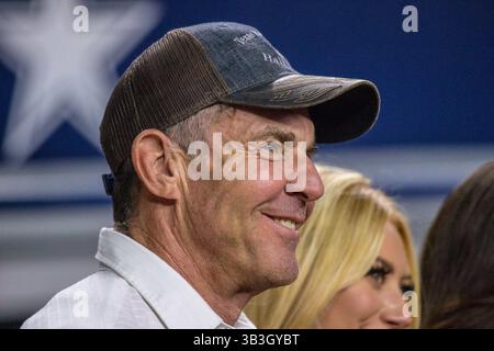 24. Februar 2018: Arlington, Texas, USA - Schauspieler, Dennis Quaid, posiert für einige Fotos während des WinStar Casino and Resort Iron Cowboy Bull Riding Events im AT & T Stadion in Arlington, Texas. (Bild: © Dan Wozniak via ZUMA Wire) Stockfoto