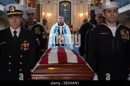 16. Januar 2018 - Annapolis, Maryland, USA - KAPLAN MCGRATH feiert am Dienstag, 16. Januar 2018 die Beerdigung des ehemaligen NASA-Astronauten Captain Bruce McCandless II, USN (Ret.) in der Kapelle der United States Naval Academy in Annapolis, Maryland. (Kreditbild: © Bill Ingalls/ZUMA Wire/ZUMAPRESS.com) Stockfoto