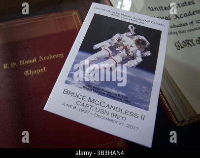16. Januar 2018 - Annapolis, Maryland, USA - Programm zur Beerdigung des ehemaligen NASA-Astronauten Captain Bruce McCandless II, USN (Ret.), Dienstag, 16. Januar 2018 in der Kapelle der United States Naval Academy in Annapolis, Maryland. (Kreditbild: © Bill Ingalls/ZUMA Wire/ZUMAPRESS.com) Stockfoto